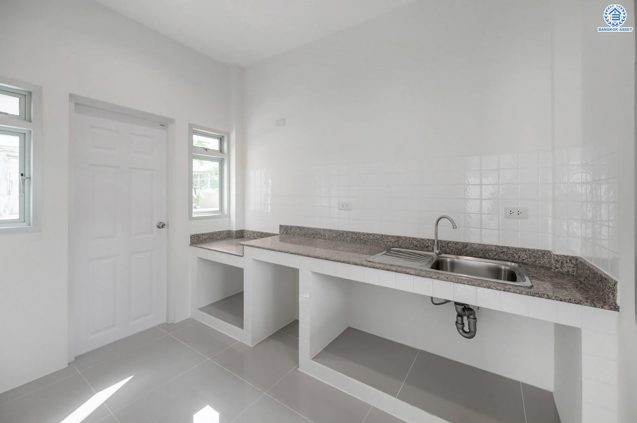 บ้านมือสองตกแต่งใหม่ โครงการ ไลฟ์ บางกอก บูเลอวาร์ด ปิ่นเกล้า-เพชรเกษม หลังมุม สังคมคุณภาพ SC Asset เนื้อที่กว้างกว่า 52.5 ตร.ว ฟังก์ชัน 3 ห้องนอน 3 ห้องน้ำ 2 ที่จอดรถ บนทำเลติดถนนพุทธมณฑลสาย4 ตอบโจทย์กับทุกครอบครัว ใกล้ ม.มหิดล, แหล่งช้อปปิ้ง "เซ็นทรัล ศาลายา", รถไฟฟ้าสายสีน้ำเงิน "สถานีหลักสอง" และทางด่วน "ศรีรัช"